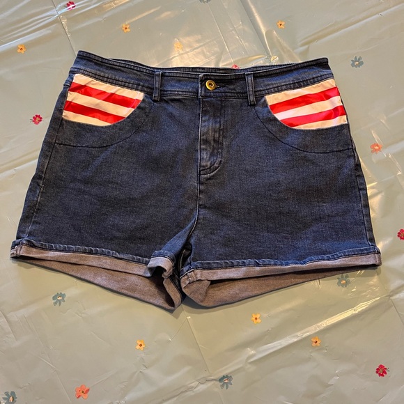 Where’s Waldo Jean shorts - Picture 2 of 10
